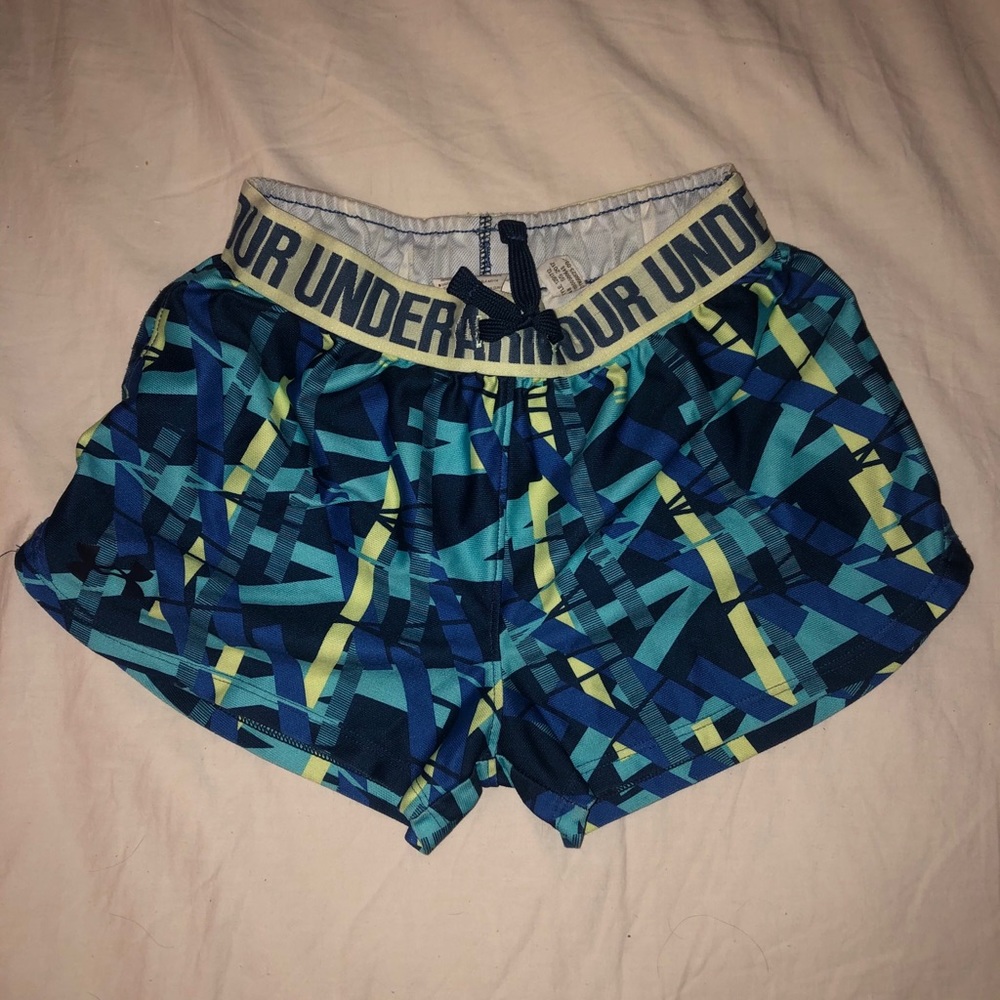 UNDER ARMOUR GIRLS SHORTS